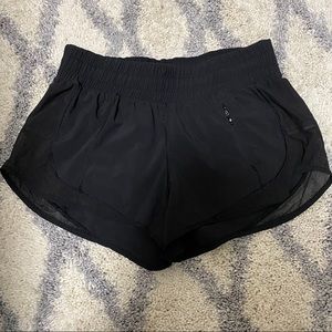 Lululemon hotty toddy shorts 2.5”